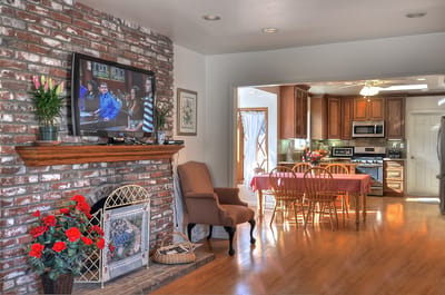 Cozy common area with a dining setup