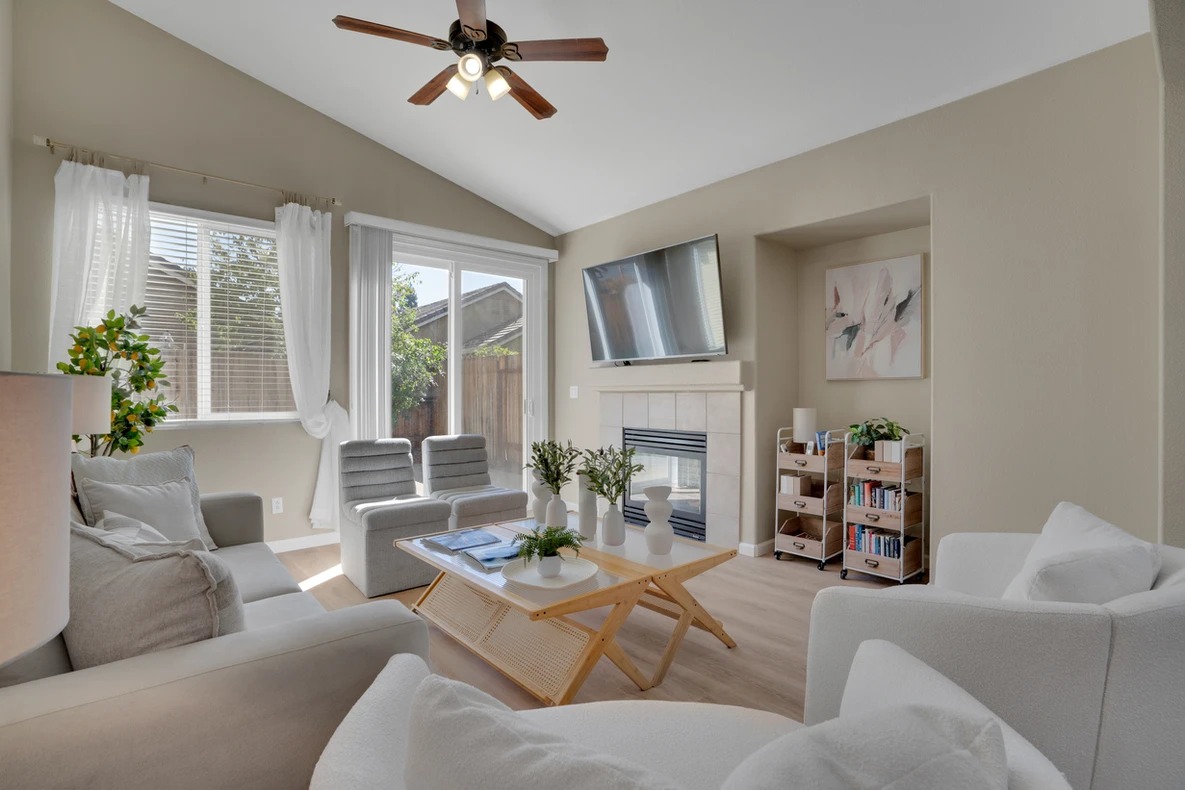 Bright and inviting common area with seating