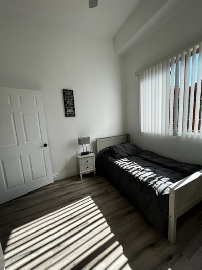 Bright, airy room with a single bed and window