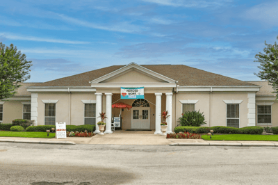 Exterior view of the Conway Lakes Health & Rehabilitation building