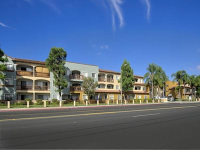 Exterior view of Huntington Breeze assisted living facility