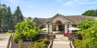 Front entrance of Covenant Living of the Great Lakes with outdoor seating