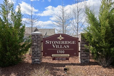 Sign of Stoneridge Villas with landscaping