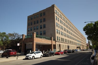 Exterior view of The Vistas of Lincoln Park building