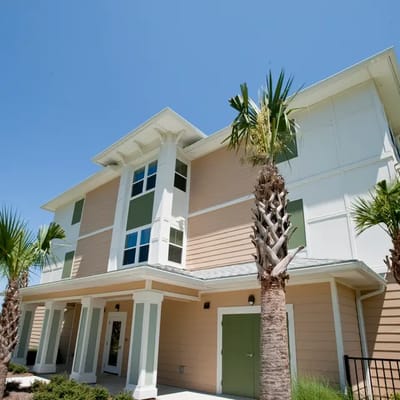 Exterior view of Kenwood Place Apartments with palm trees