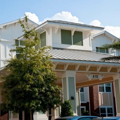 Exterior view of Kenwood Place Apartments