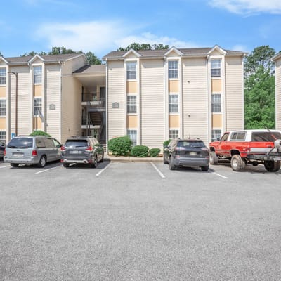 Exterior view of Peachstone Independent Senior Living from the parking lot