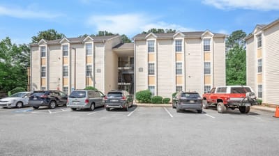 Exterior view of Peachstone Independent Senior Living building