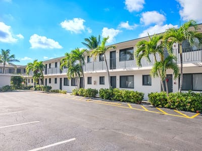 Building exterior view of Plaza Gardenia Apartments