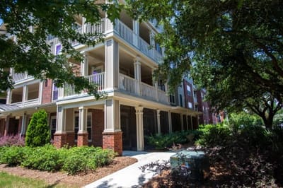 Exterior view of the Legacy at Walton Oaks building