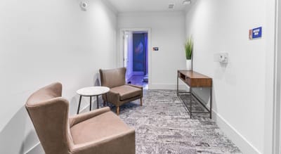 Neutral lobby area with seating and decor