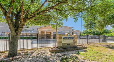 Exterior view of Casa de Esperanza facility entrance.
