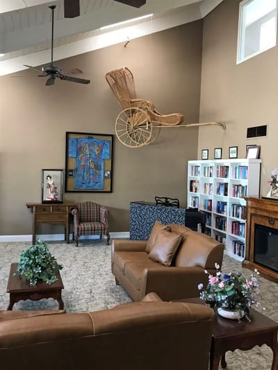 Common area with seating and bookshelves
