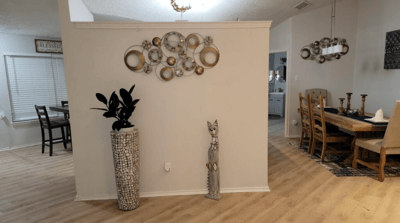 Interior common area with decorative elements