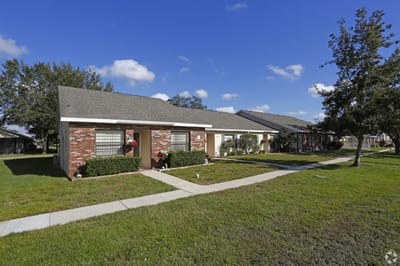 Exterior view of Forest Oaks Villas Apartments