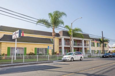 Exterior view of Glen Park Senior High Rise