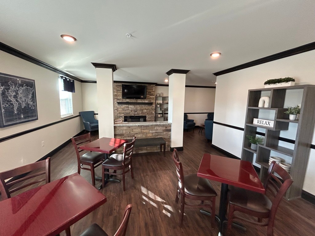 Common area with seating and decorative elements