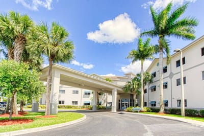 Exterior view of Villa Regina facility entrance.