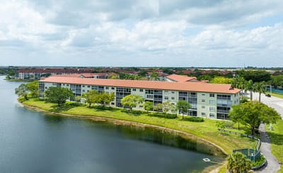 Aerial view of Hawthorne Condominium by the lake