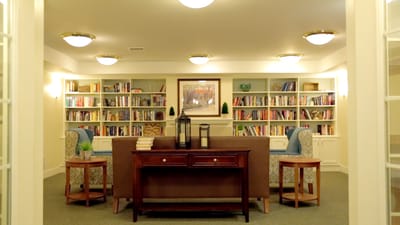 Cozy common area with bookshelves and seating