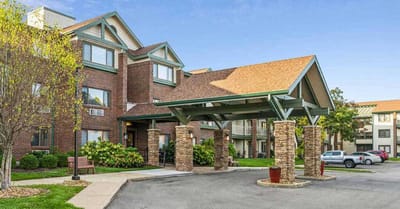 Exterior view of Antioch Valley Senior Living entrance
