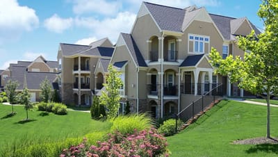 Exterior view of the Mansions at Canyon Creek Apartments