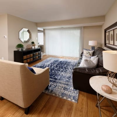 A common area featuring seating and decor