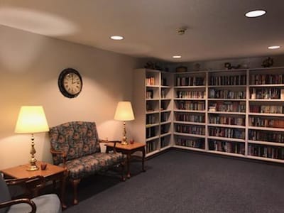 Cozy common area with bookshelves and seating