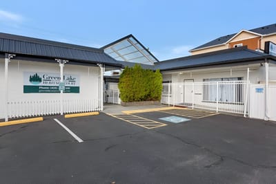 Exterior view of the Green Lake Heritage Court facility