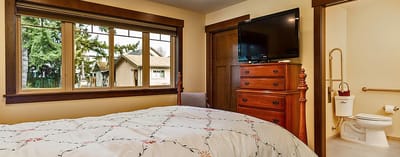 Cozy private room with a view of the outdoors