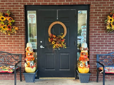 Decorative entrance with autumn-themed decor and pumpkins