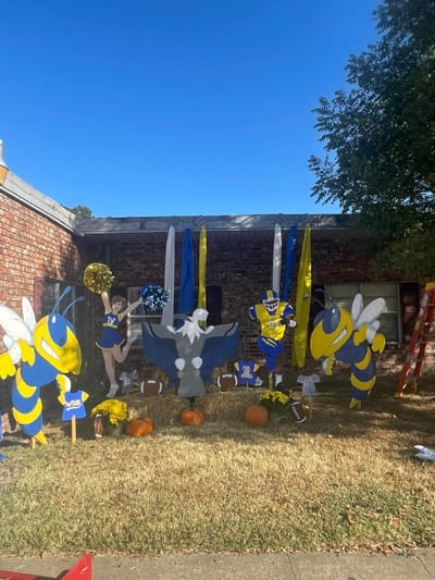 Decorative outdoor display with school spirit themes