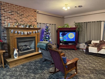 Cozy common area with Christmas decorations in a nursing home