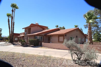 Exterior view of Livingston Home II with palm trees
