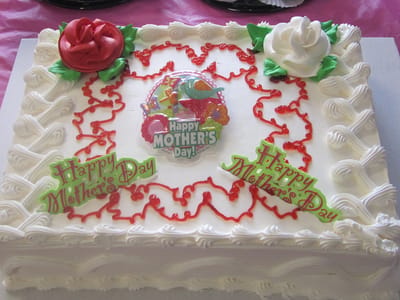 A decorated cake celebrating Mother's Day