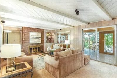 Cozy common area with comfortable seating