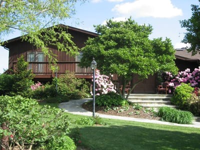 Exterior view of Country Gardens Assisted Living