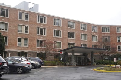 Exterior view of Knollwood Life Plan Community building