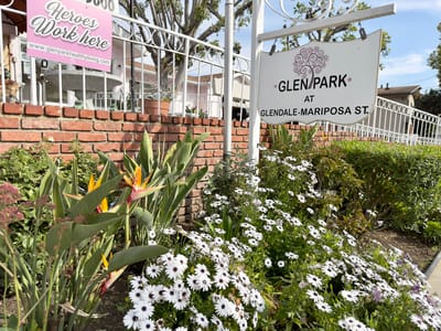 Entrance sign with flowers at Glen Park at Glendale-Mariposa