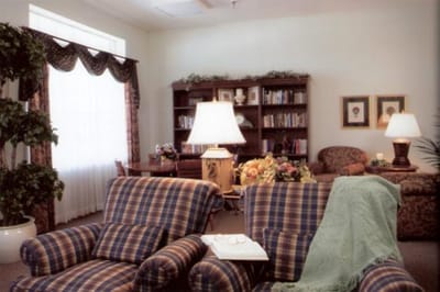 Cozy common area with comfortable seating and bookshelves