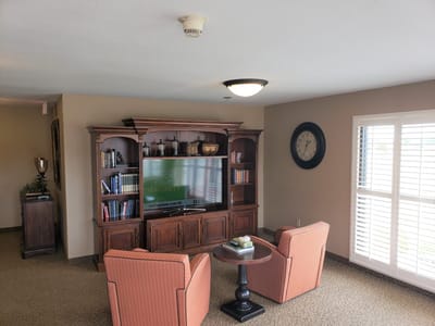 Cozy common area with bookshelves and seating