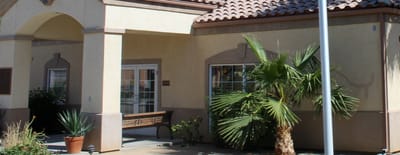Exterior view of Hadley Villas with palm trees
