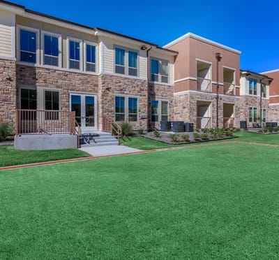 Exterior view of Lavon Senior Villas buildings