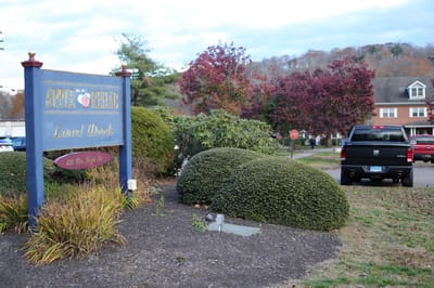 Exterior view of Apple Rehab Laurel Woods sign and landscaping
