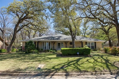 Exterior view of Golden Oasis Assisted Living facility