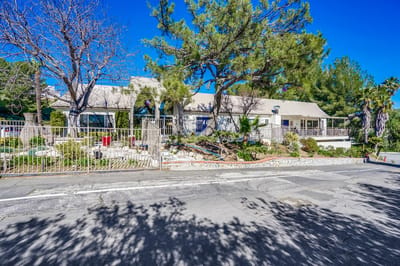 Exterior view of Santa Clarita Post Acute facility