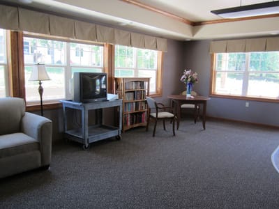 Common area with seating and bookshelves