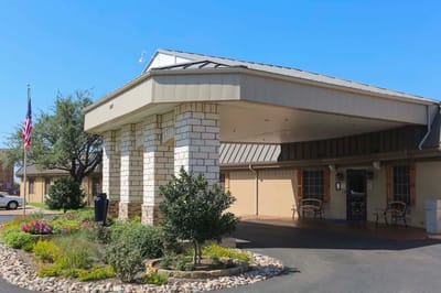 Exterior view of Carrollton Health & Rehabilitation Center