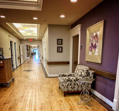 Interior view of a cozy hallway with seating
