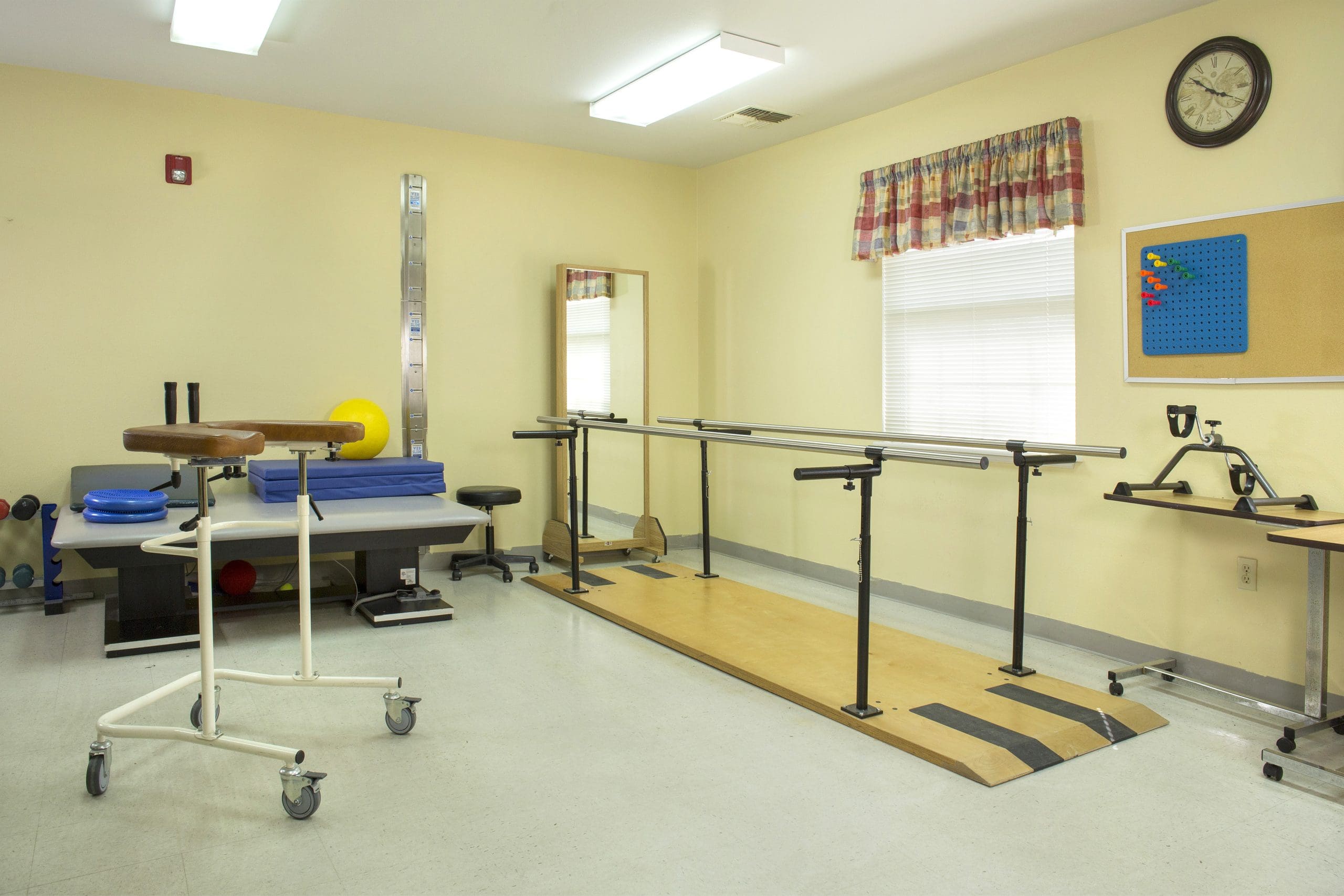 Interior rehabilitation area with equipment and mirrors